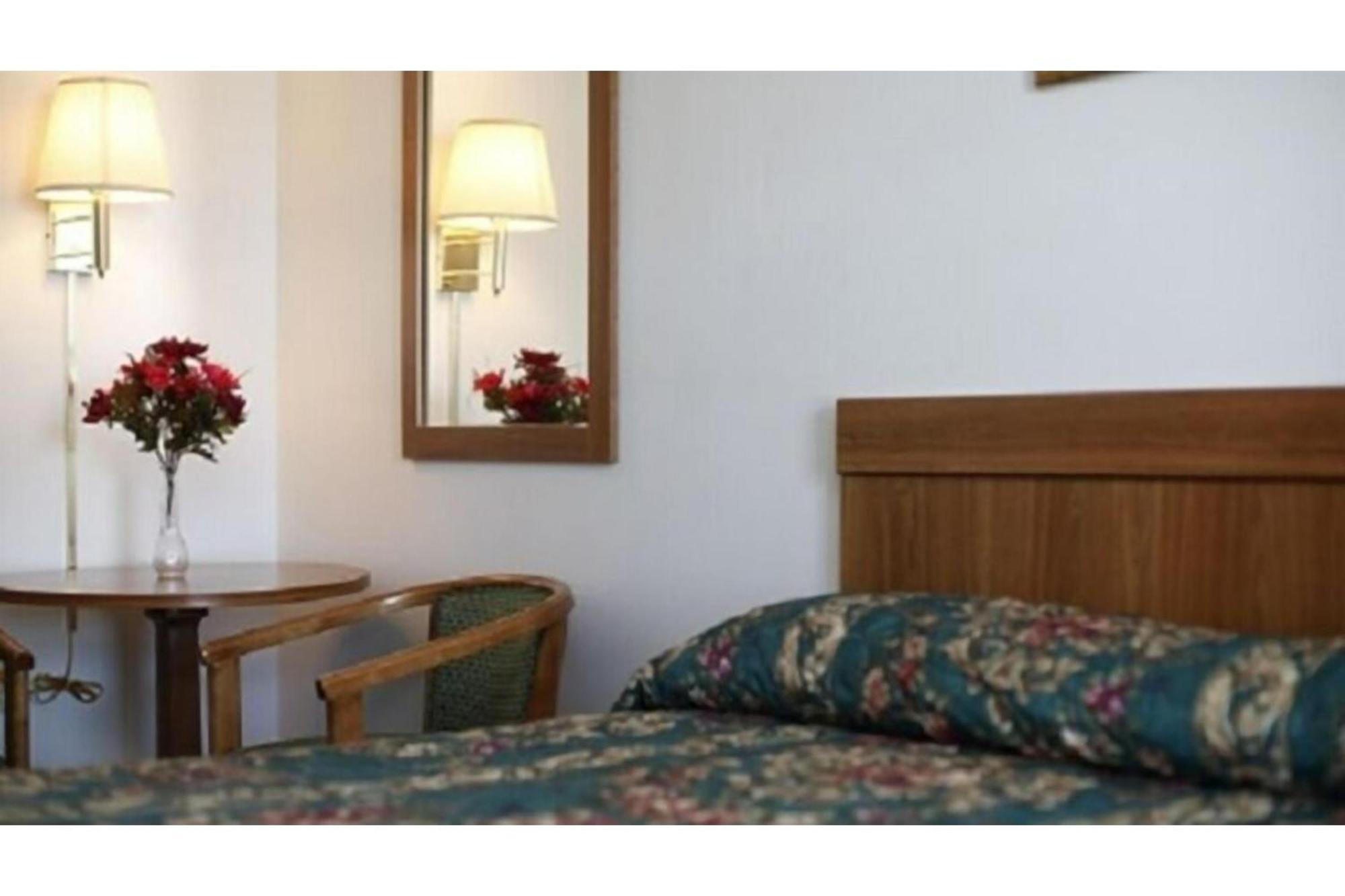 Oyo Travelier Motel Macon 外观 照片